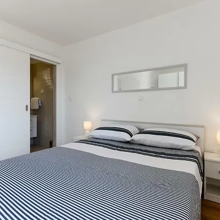 Appartamento Luxury Issa Zara