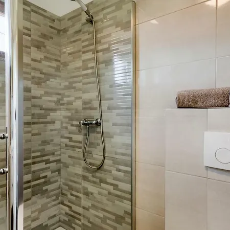 Appartamento Luxury Issa Zara