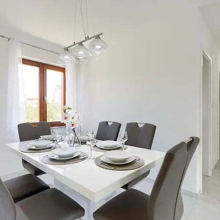 Appartamento Luxury Issa Zara