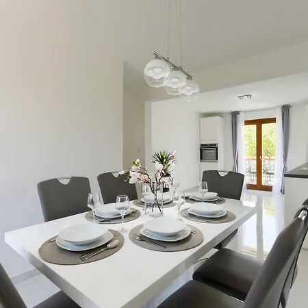 Appartamento Luxury Issa Zara