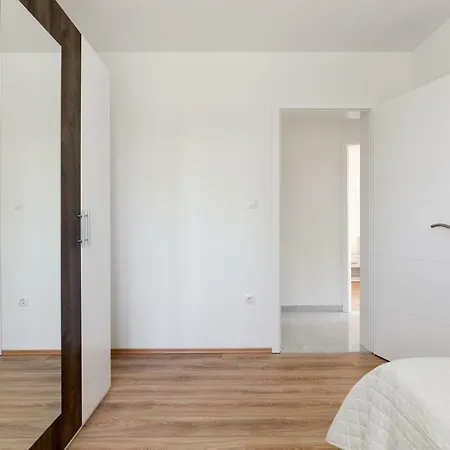Appartamento Luxury Issa Zara